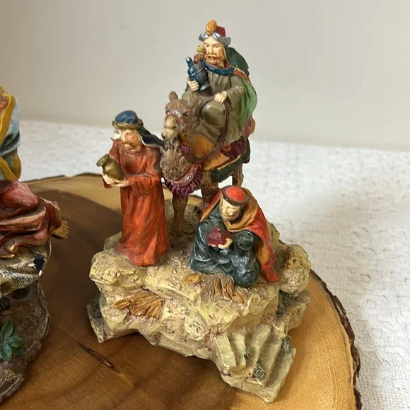 Hand-Painted‎ Nativity Scene Figurines Christmas Decorations - Picture 4 of 8